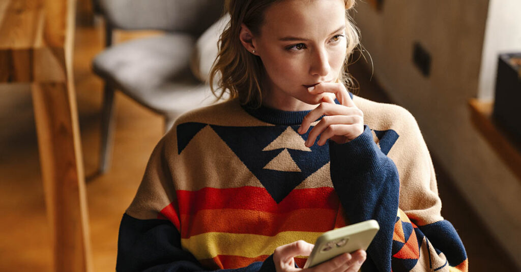 10 Gut Feelings You Shouldn’t Ignore Around People Who Aren’t Good For You - Featured image