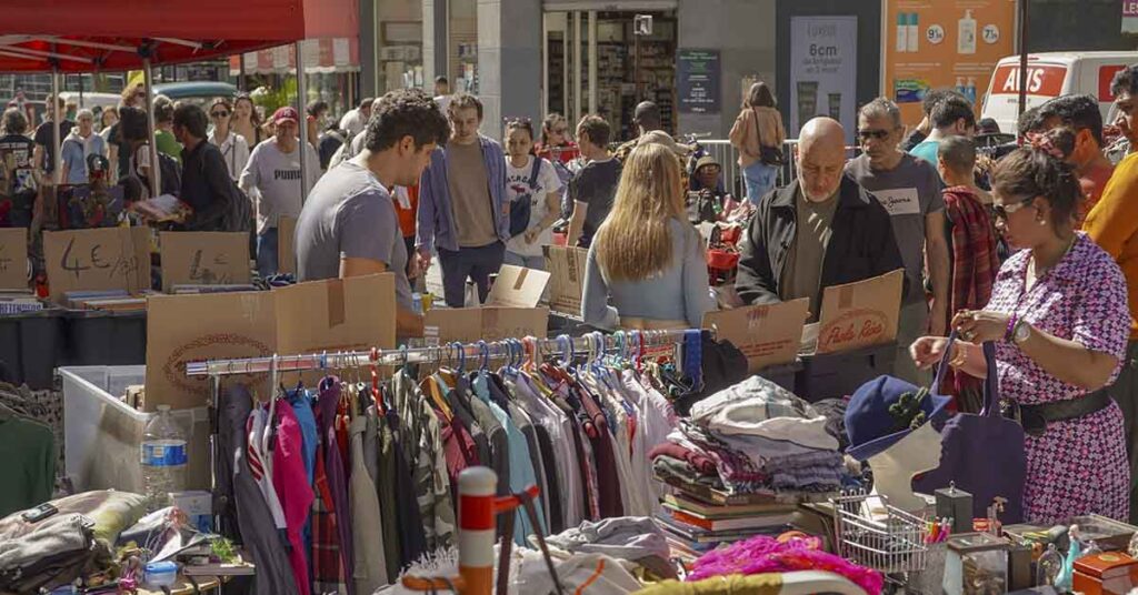 The Flea Market Find That Changed Two People’s Lives – A Short Story - Featured image