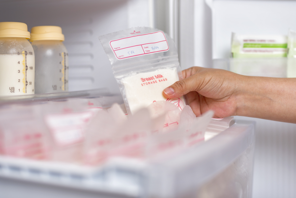 Breast milk frozen in plastic storage bags for baby. The way to store breast milk safely.