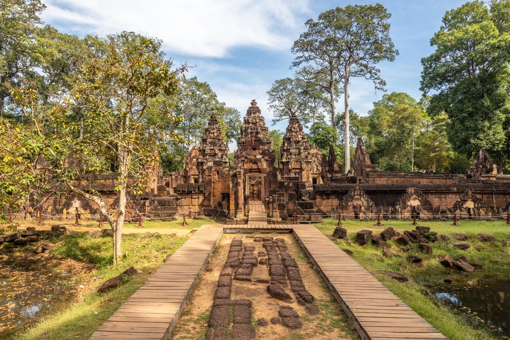 Hidden in jungles hindu Banteay Srei khmer ruined temple entrance, Angkor Archaeological Park, Siem Reap, Cambodia
