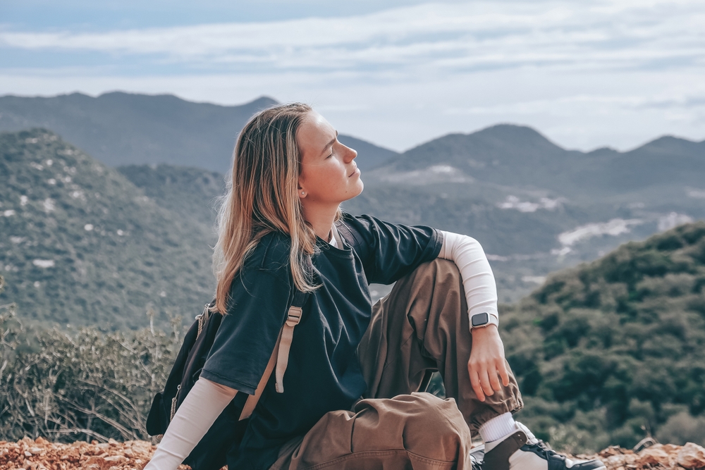Travel.Hike,Eco travel,woman solo traveling alone,digital nomad,bleisure,work travel,nomad aesthetic,nomadding,road trip solo,memoon,solo honeymoon,travel experience,Sustainable,mountains