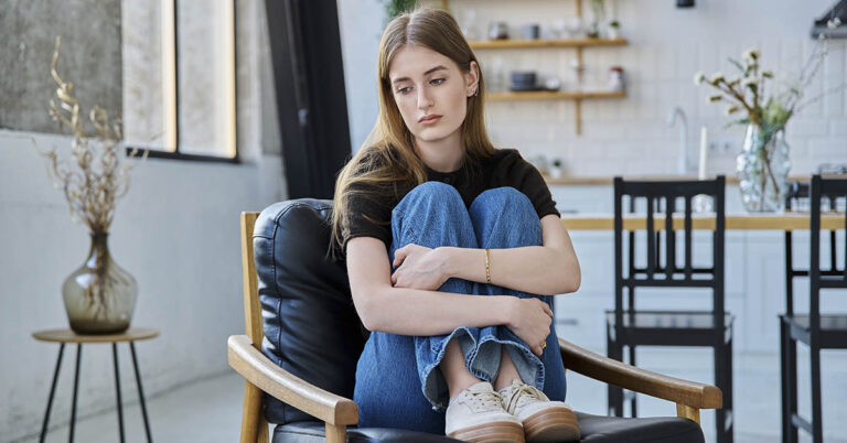 How Growing Up Without Affection Shapes People, According to Psychology - Featured image