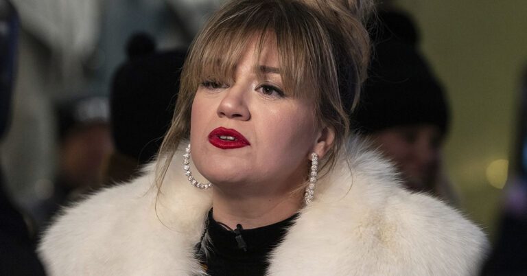 Kelly Clarkson on Why Her Kids Won’t Be on Social Media Anytime Soon - Featured image