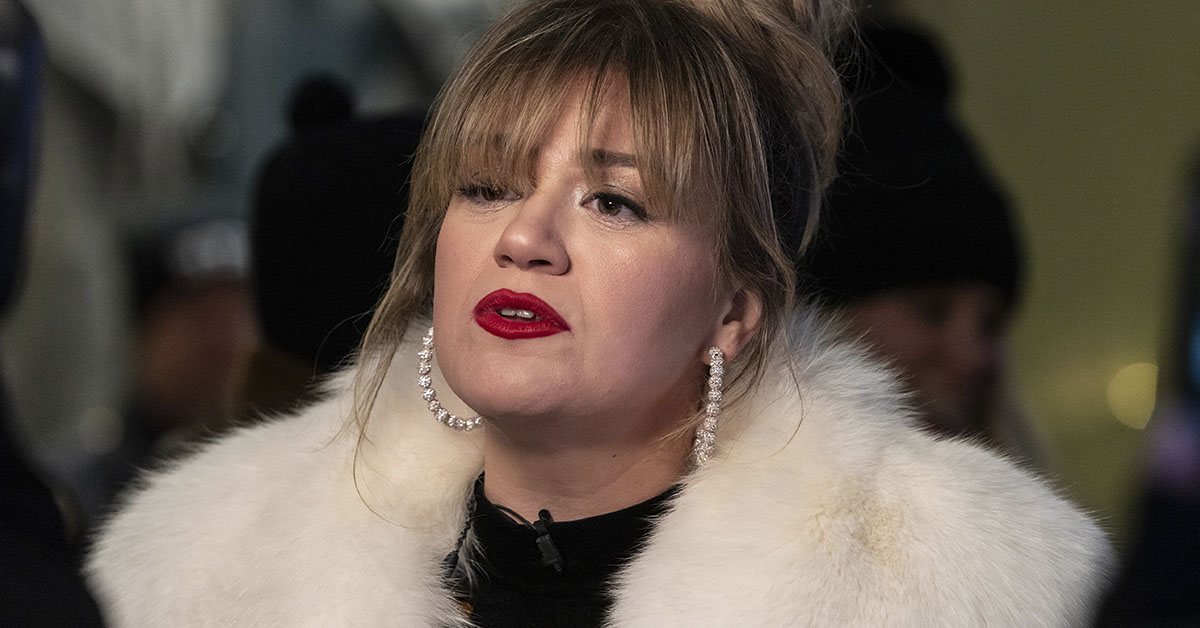 Kelly Clarkson on Why Her Kids Won’t Be on Social Media Anytime Soon