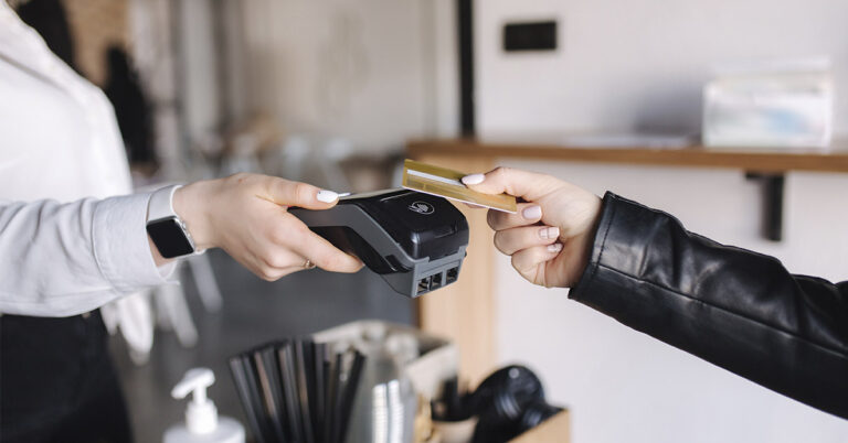 Living on Cash: What You Should Know Before Ditching Cards - Featured image