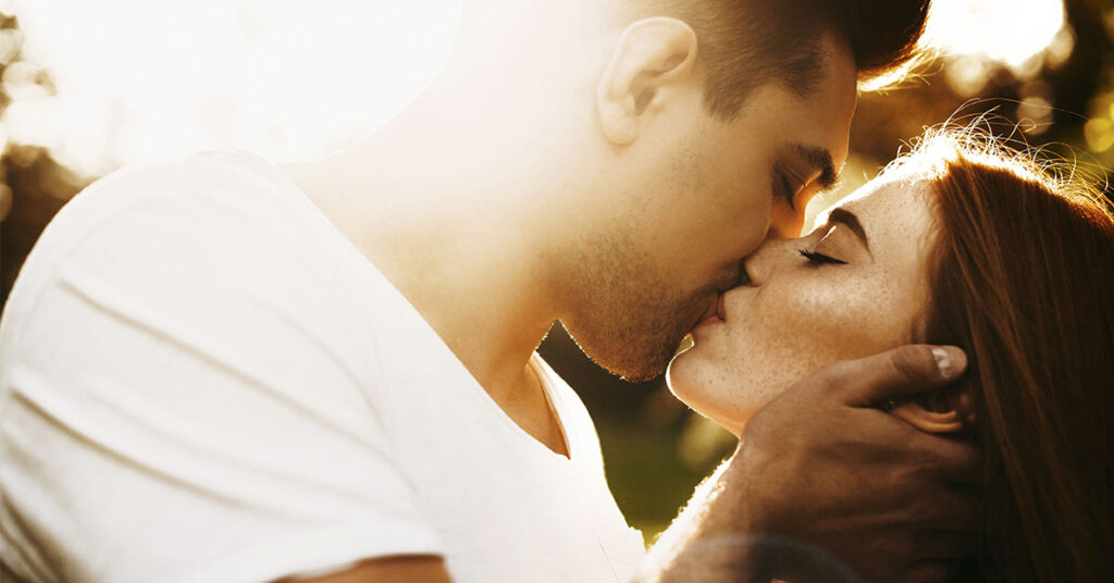 15+ Types of Kissing, and What Each One Means - Featured image