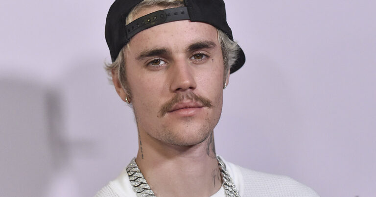 Lip Reader Reveals What Justin Bieber Really Said to Hailey at the Grammys - Featured image