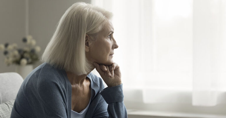 4 Common Mistakes to Avoid as a Senior Living on Your Own - Featured image