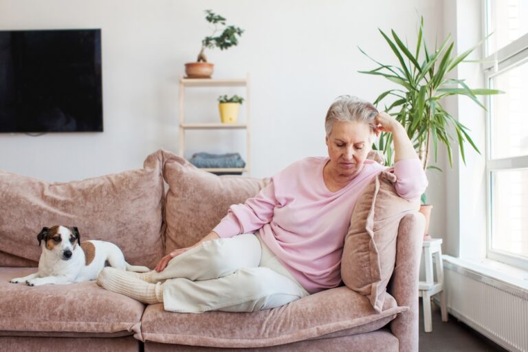 5 Mistakes to Avoid After Your Partner Passes Away (for Those Over 60) - Featured image