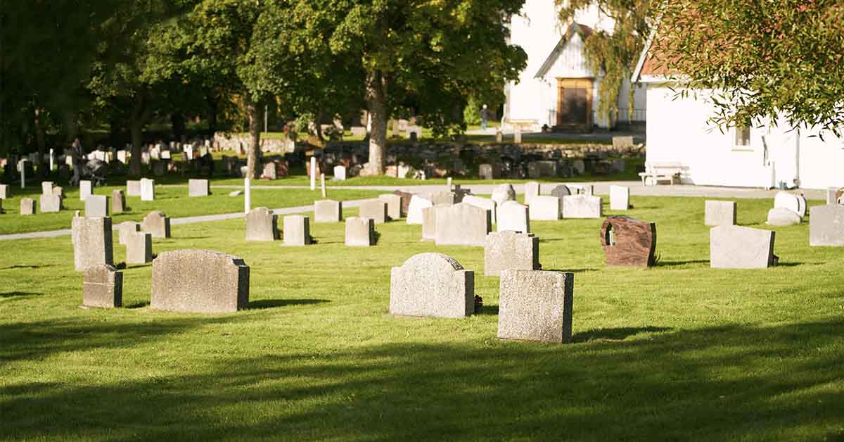 Family Gravestone Causes Uproar When Visitors Spot ‘Secret’ Message