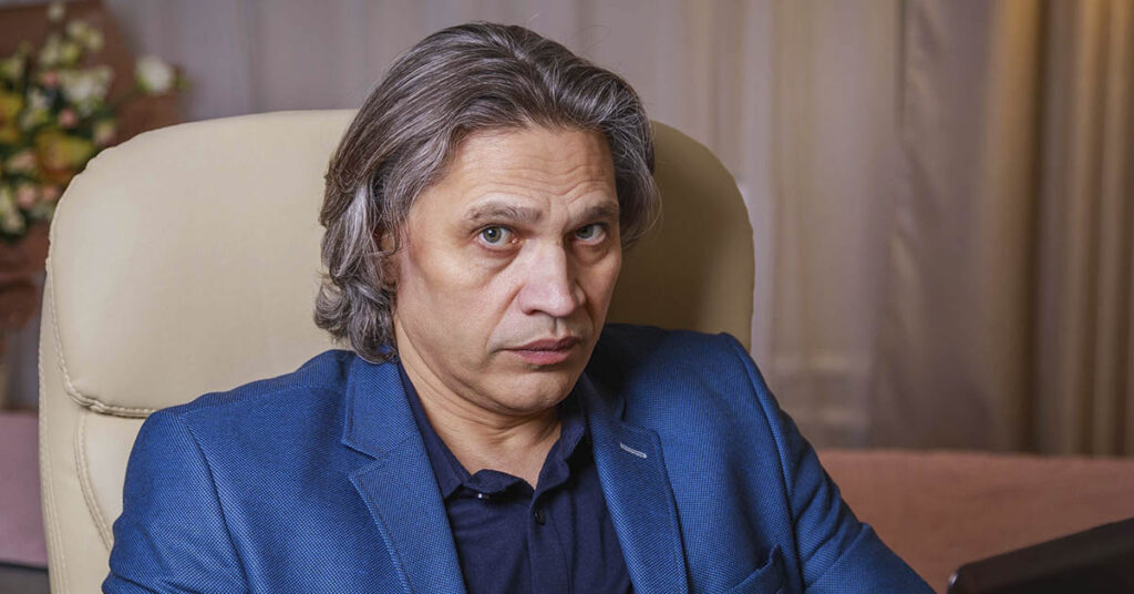 Think Long Hair Keeps You Youthful? After 45, It Might Be Doing the Opposite - Featured image