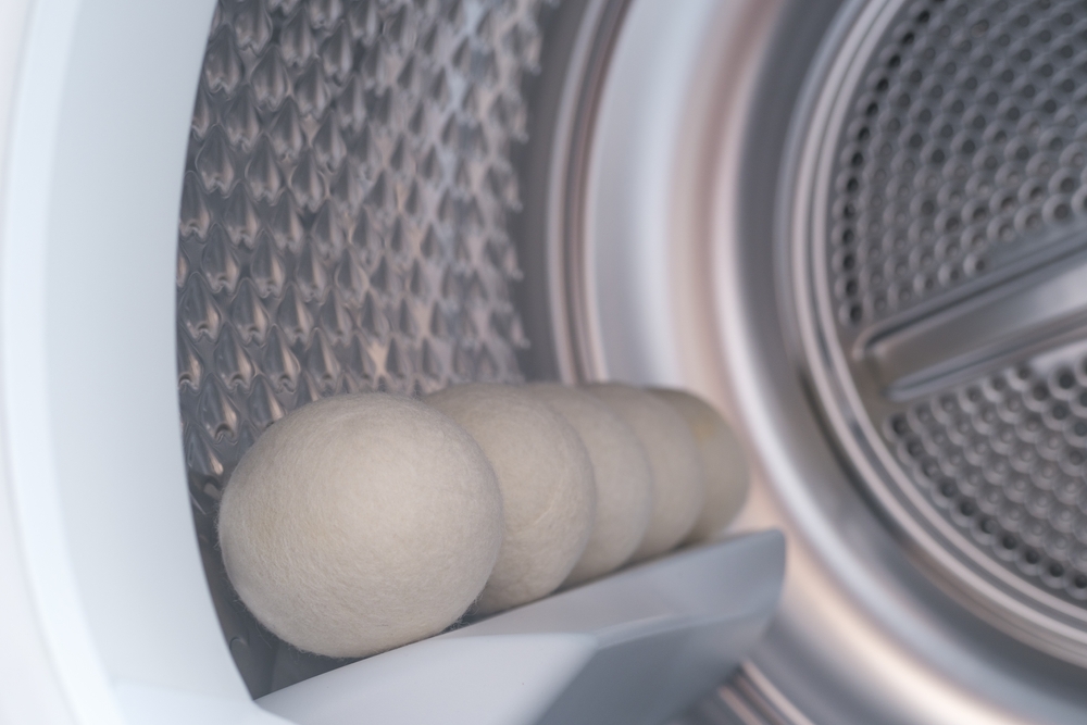Reusable Eco Non-Toxic Wool Balls In Dryer Machine. Alternative To Dryer Sheet. Eco Friendly Laundry Supplies. 