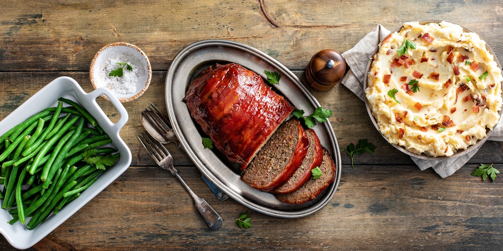 Meatloaf with mashed potatoes and green beans, traditional dinner meal