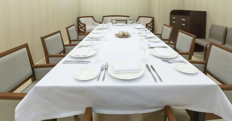 Where You Choose to Sit at the Table Reveals Your Connection Type - Featured image