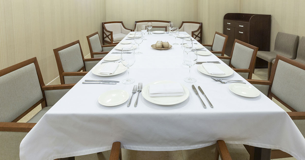 Where You Choose to Sit at the Table Reveals Your Connection Type