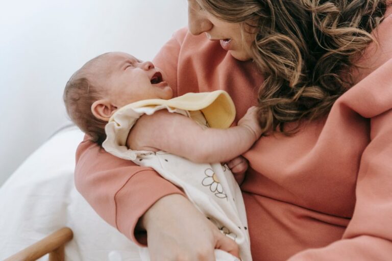 6-Week-Old Baby Suddenly Started Crying and Wouldn’t Stop. She Died Only a Day Later. - Featured image