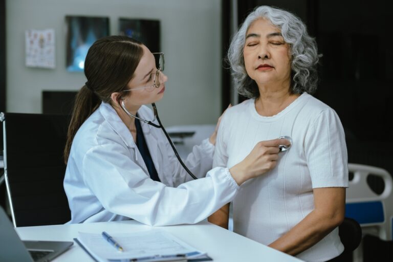 The Most Critical Heart Disease Warning Sign That Cardiologists Always Pay Attention To - Featured image