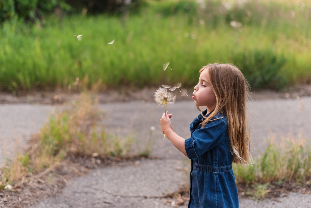 11 Totally Normal Childhood Habits That Were Actually Witchcraft - Featured image