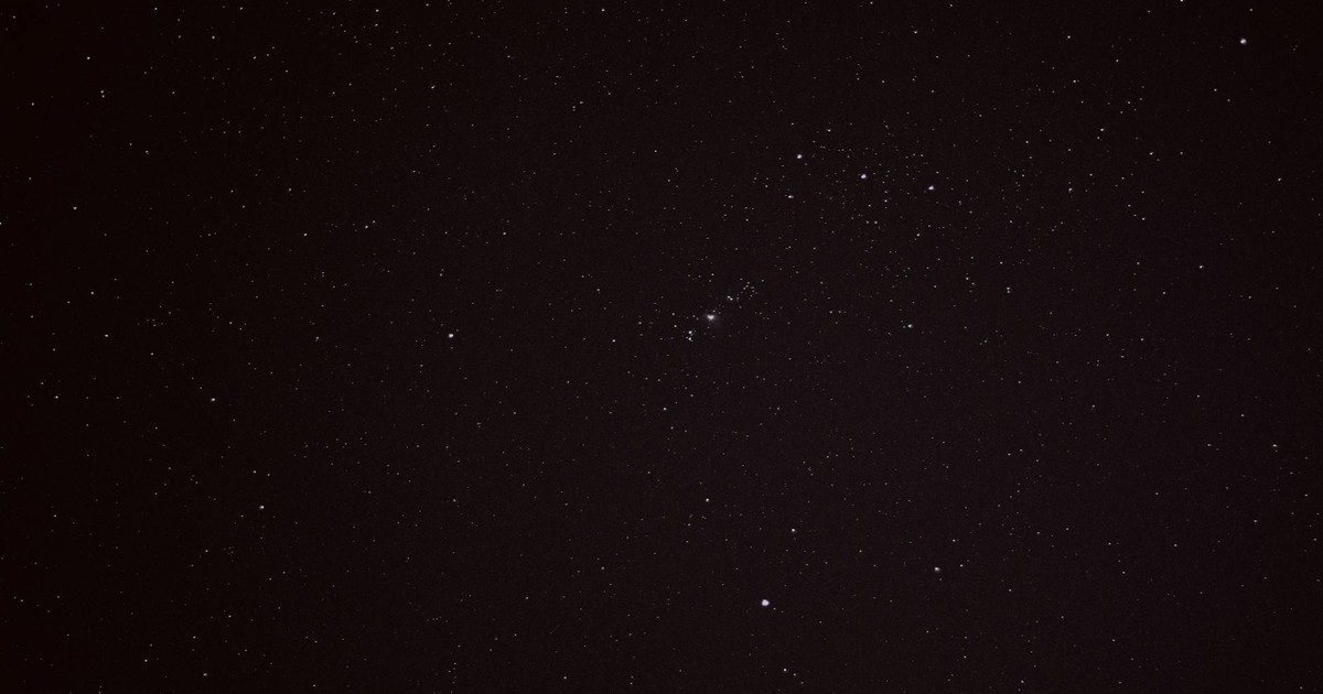 Captivating image of a star-filled night sky, showcasing twinkling constellations.
