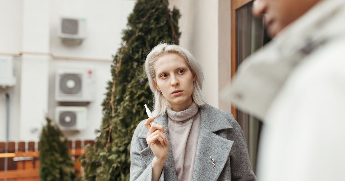 20 Social Habits That Make People ‘Undateable’