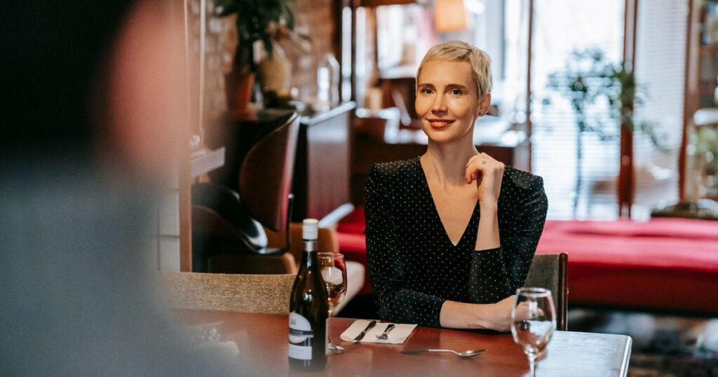 11 “Friendly” Questions That Are Actually Backhanded Compliments - Featured image