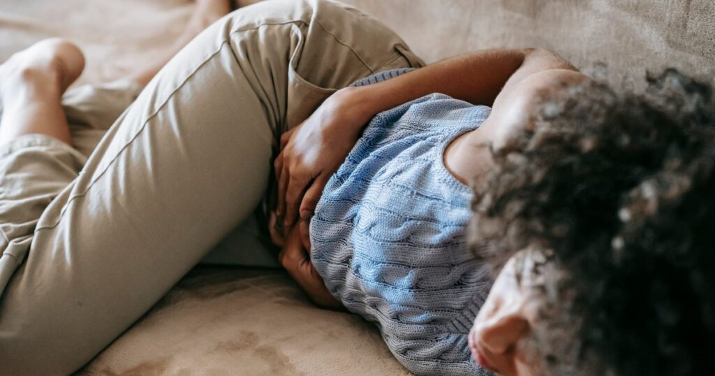 7 Early Colon Cancer Warning Signs Every Woman Over 40 Needs to Know - Featured image