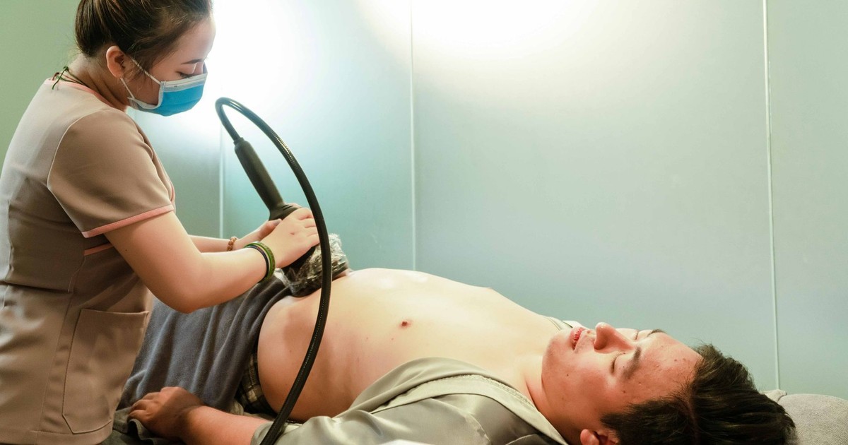 A healthcare professional performs an ultrasound on a patient in a medical clinic.