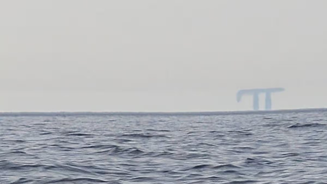 Tourists Stunned by ‘Mysterious 100-Meter Figures’ Above the Sea