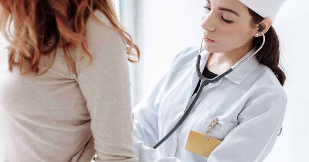 Doctors Say These 5 Stomach Cancer Warning Signs Are the Ones Most People Miss - Featured image