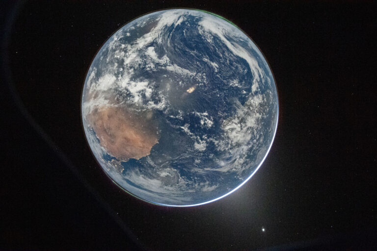 NASA’s ‘Spectacular’ Artemis II Images Shut Down Flat Earth Conspiracy Theory - Featured image