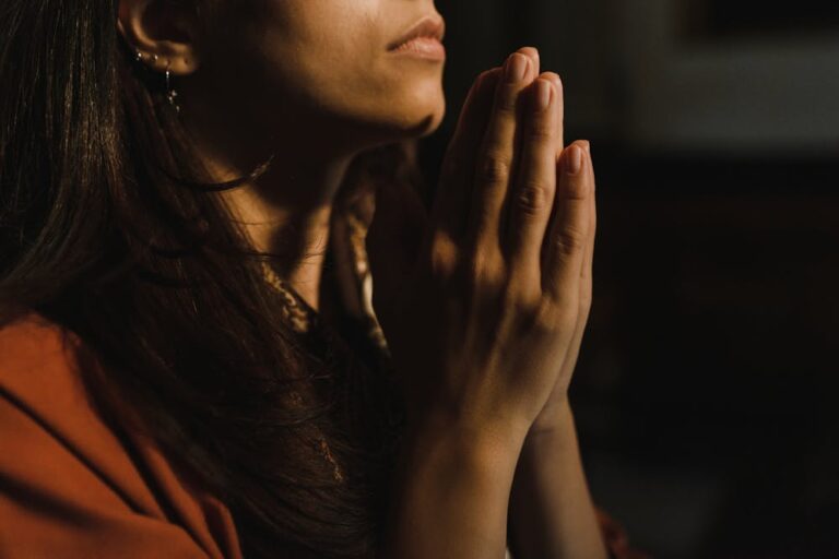 Science says 5 minutes of prayer may ease pain and anxiety — even if you’re not religious - Featured image