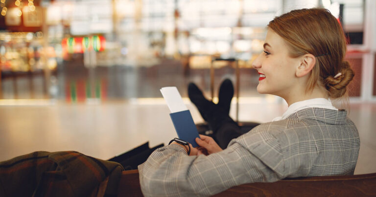 The airport lounge hack that unlocks 1,800 VIP lounges for free - Featured image