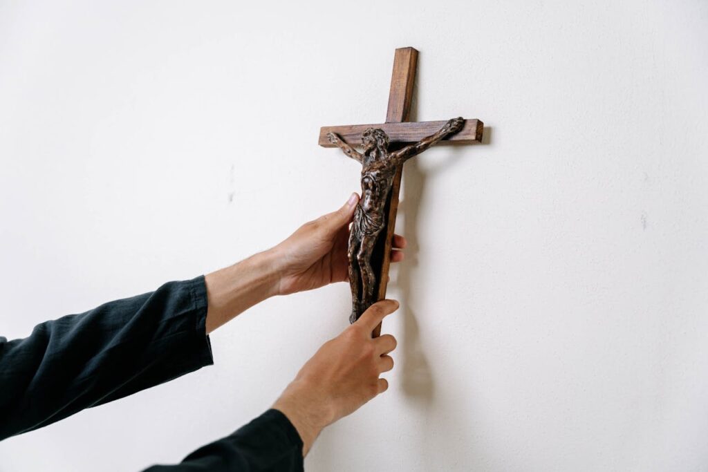 How to Place a Crucifix in Your Home - Featured image