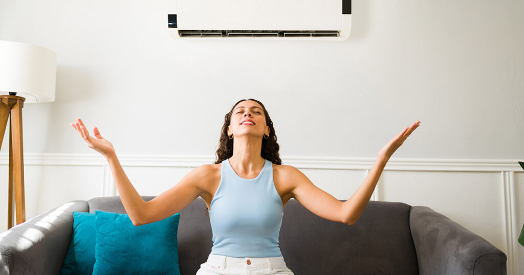 5 Things HVAC Pros Never Do With Their AC During Summer Heat - Featured image