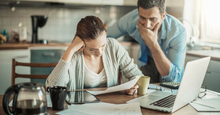 20 Solid Reasons it Makes More Sense for the Wife to Control the Finances - Featured image