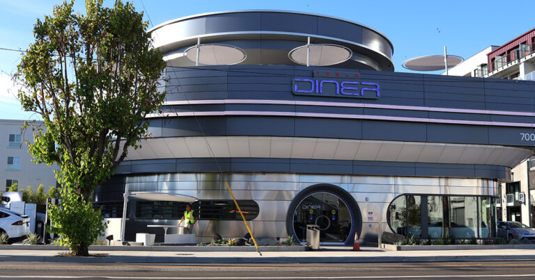Tesla’s new LA diner has robot servers, movie screens, and drama - Featured image
