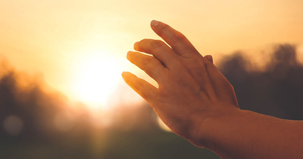 9 Reasons Why God Sends Angels to Certain People and Not to Others - Featured image