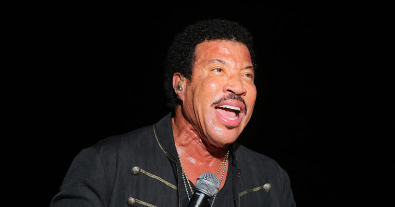Lionel Richie Hospitalized After Cutting Concert Short on Opening Night - Featured image
