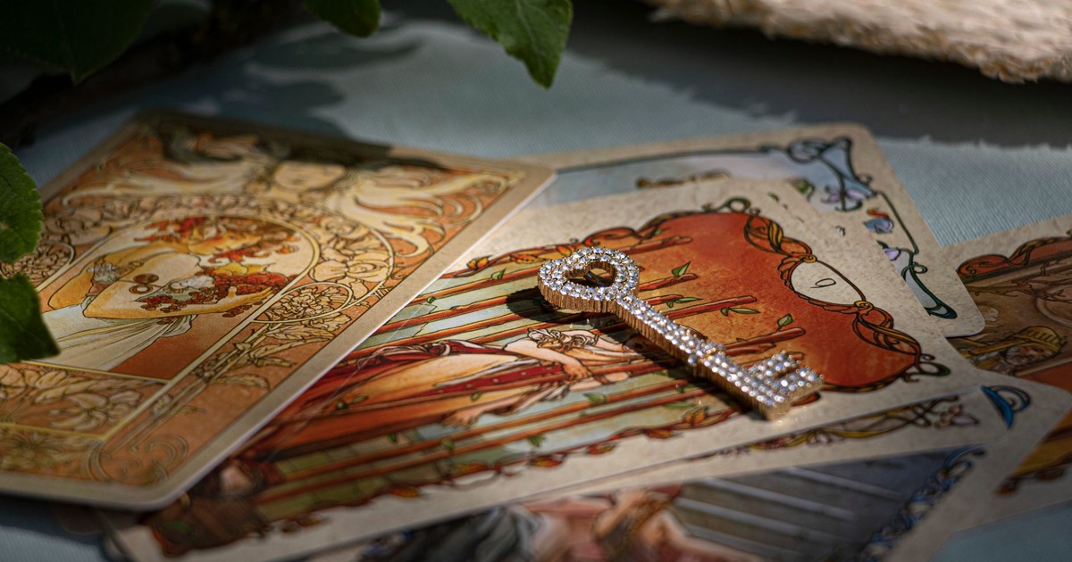 Artistic tarot cards with a sparkling crystal key, evoking mystery and fortune-telling.