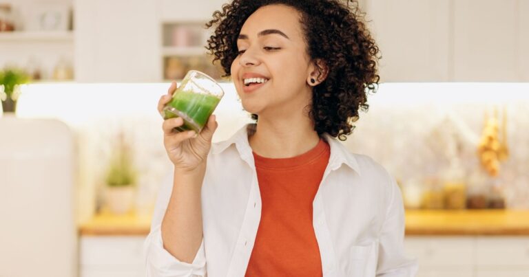 The Protein Smoothie Trick That Helps Women Over 40 Lose 2x More Fat - Featured image