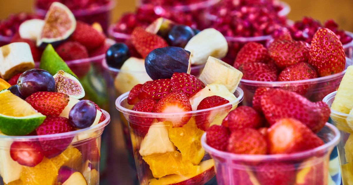 Vibrant and fresh fruit salad cups filled with assorted fruits, perfect for healthy eating.