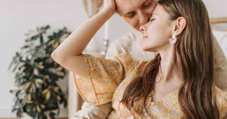 10 Old-Fashioned Things Wives Still Expect From Their Husbands Today - Featured image
