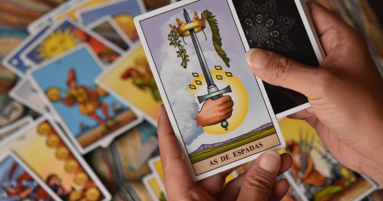 10 Cultural Superstitions People Still Take Seriously Around the World - Featured image