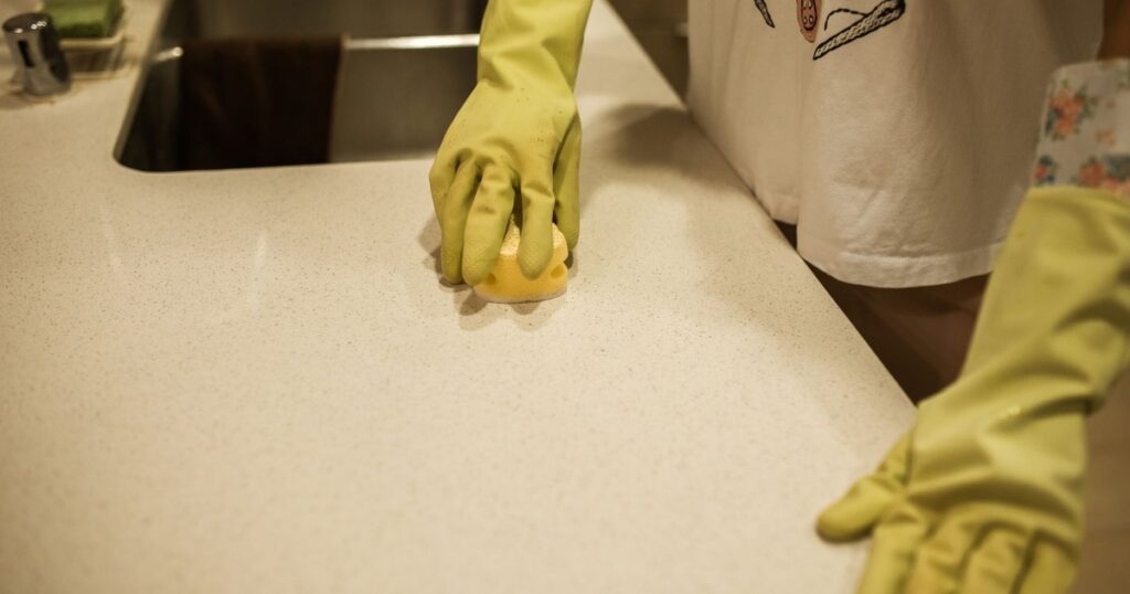 10 Household Chores Most People Are Doing Completely Wrong – Here’s the Fix - Featured image