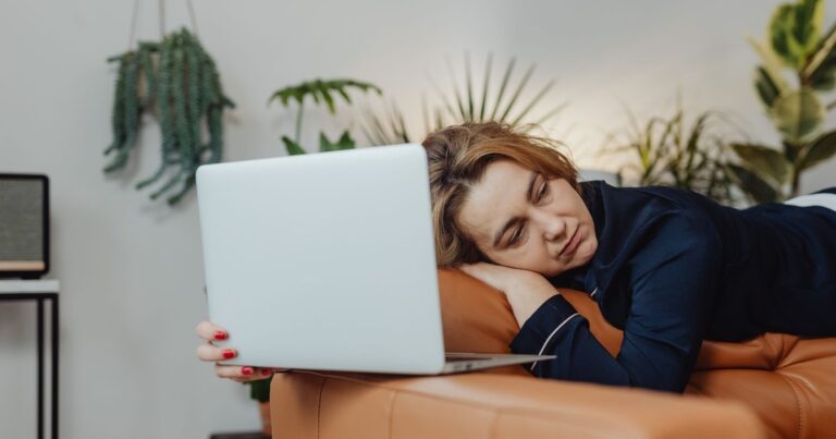 12 Everyday Habits That Are Draining Your Energy After 50 - Featured image