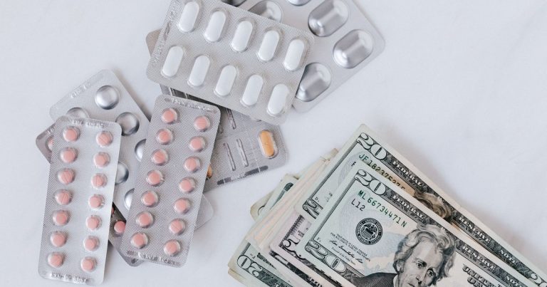 12 Reasons the U.S. Pays More for Healthcare Than Anyone Else - Featured image
