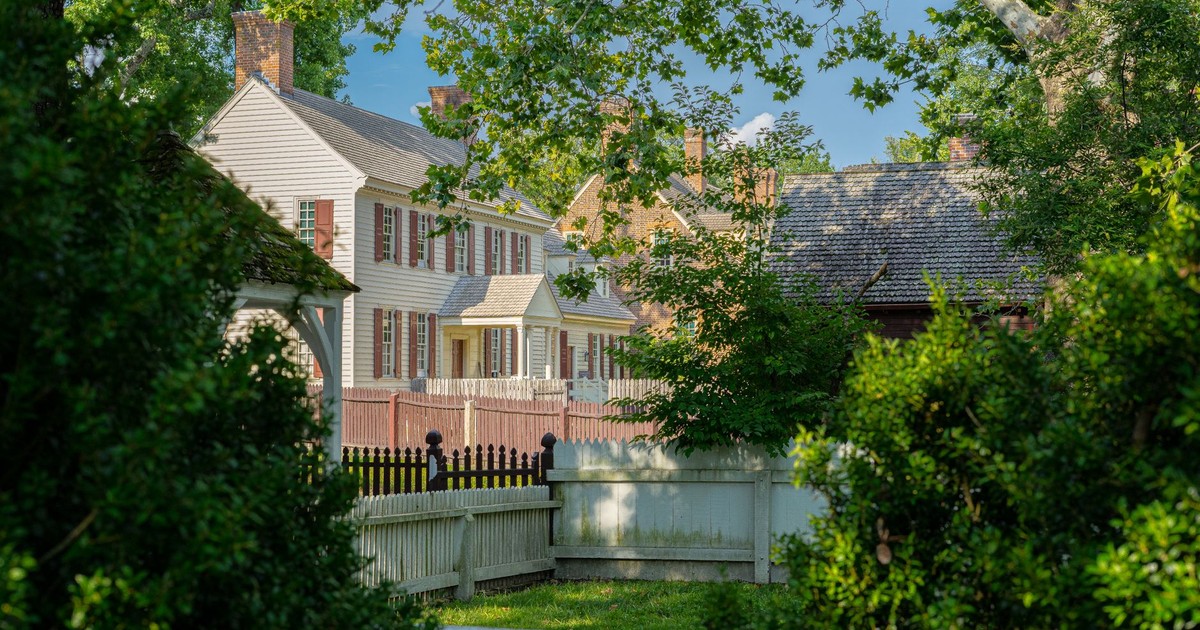 Historic colonial architecture nestled amid lush greenery in Williamsburg, VA.