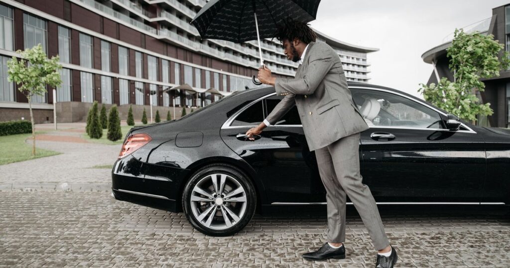 13 Chivalrous Men Traits That Never Go Out of Style - Featured image
