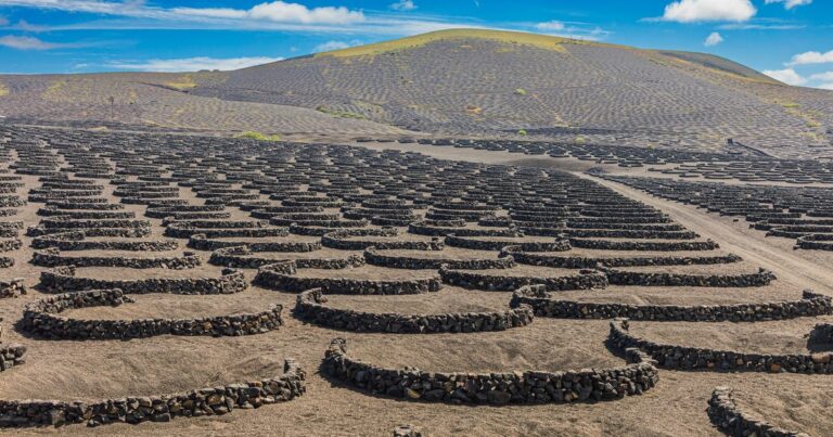 13 Islands With Unusual Rules and Traditions That Still Surprise Visitors Today - Featured image