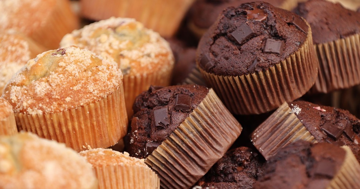 Enticing close-up of chocolate and vanilla cupcakes showcasing their texture and ingredients.